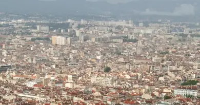 Soutenir les jeunes à Lyon : pédagogie sur mesure et jobs étudiants