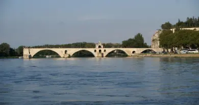 Quand le conseil municipal doit se prononcer sur le rapprochement de deux congrégations religieuses