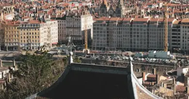 Métropole de Lyon. Saint-Fons : l’incendie sur la toiture d’une école « n’a pas causé de gros dégâts »